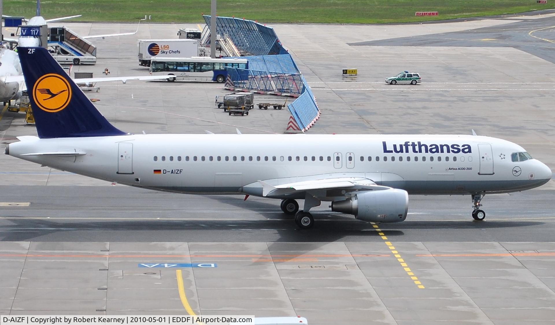 D-AIZF, 2010 Airbus A320-214 C/N 4289, Lufthansa airbus taxiing for take-off