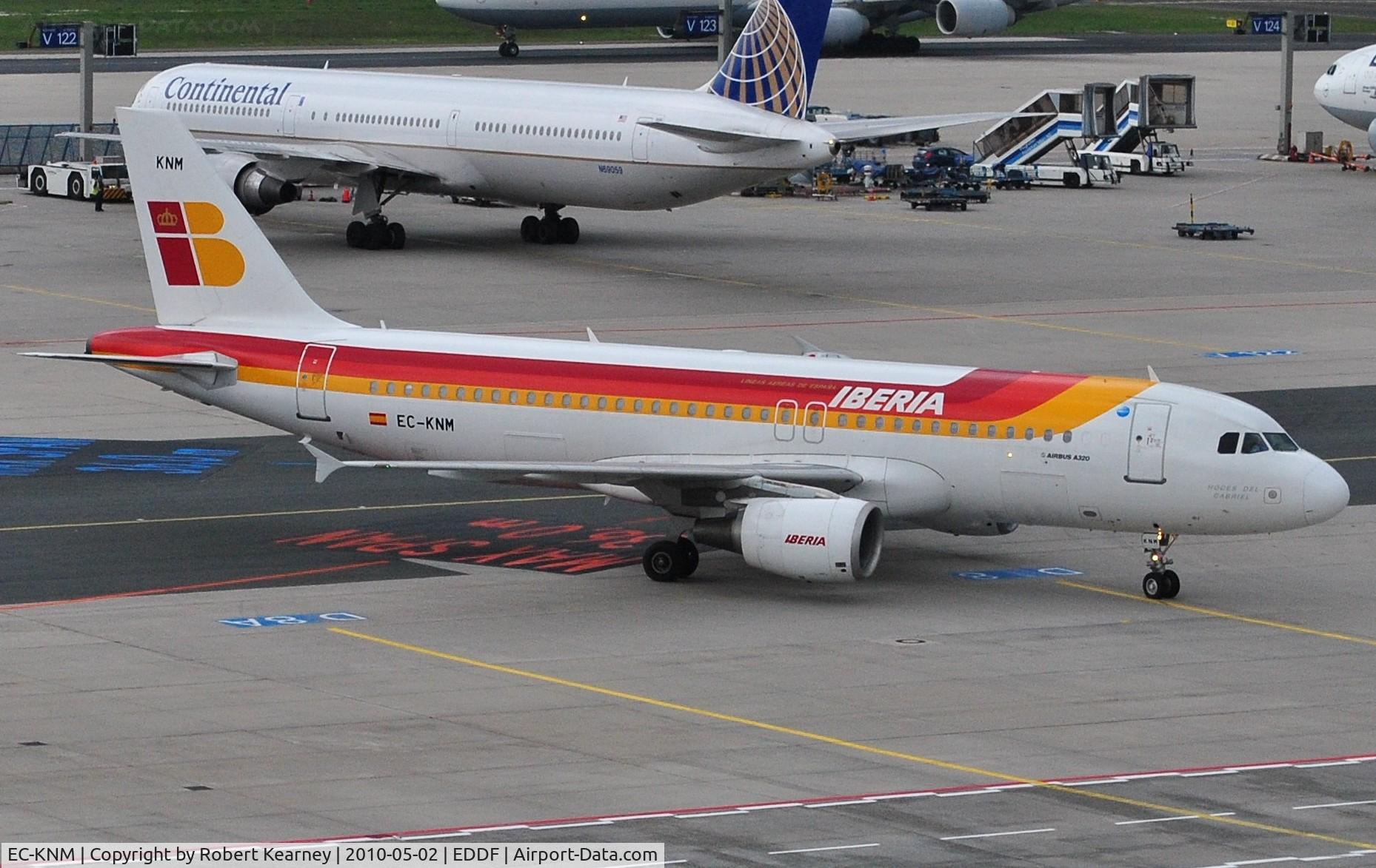 EC-KNM, 2000 Airbus A320-214 C/N 1229, Iberia turning onto stand