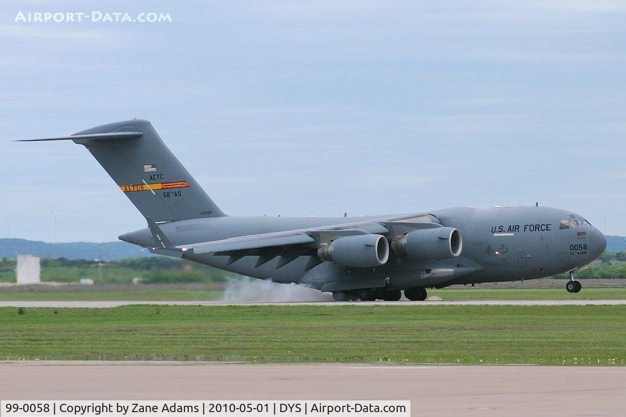 99-0058, 1999 Boeing C-17A Globemaster III C/N 50062/P-58, At the B-1B 25th Anniversary Airshow - Big Country Airfest, Dyess AFB, Abilene, TX