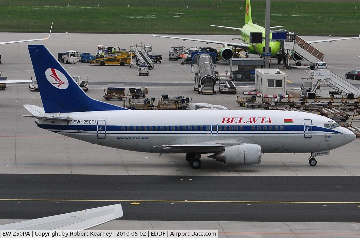 EW-250PA, 1995 Boeing 737-524 C/N 26319, Belavia going to stand
