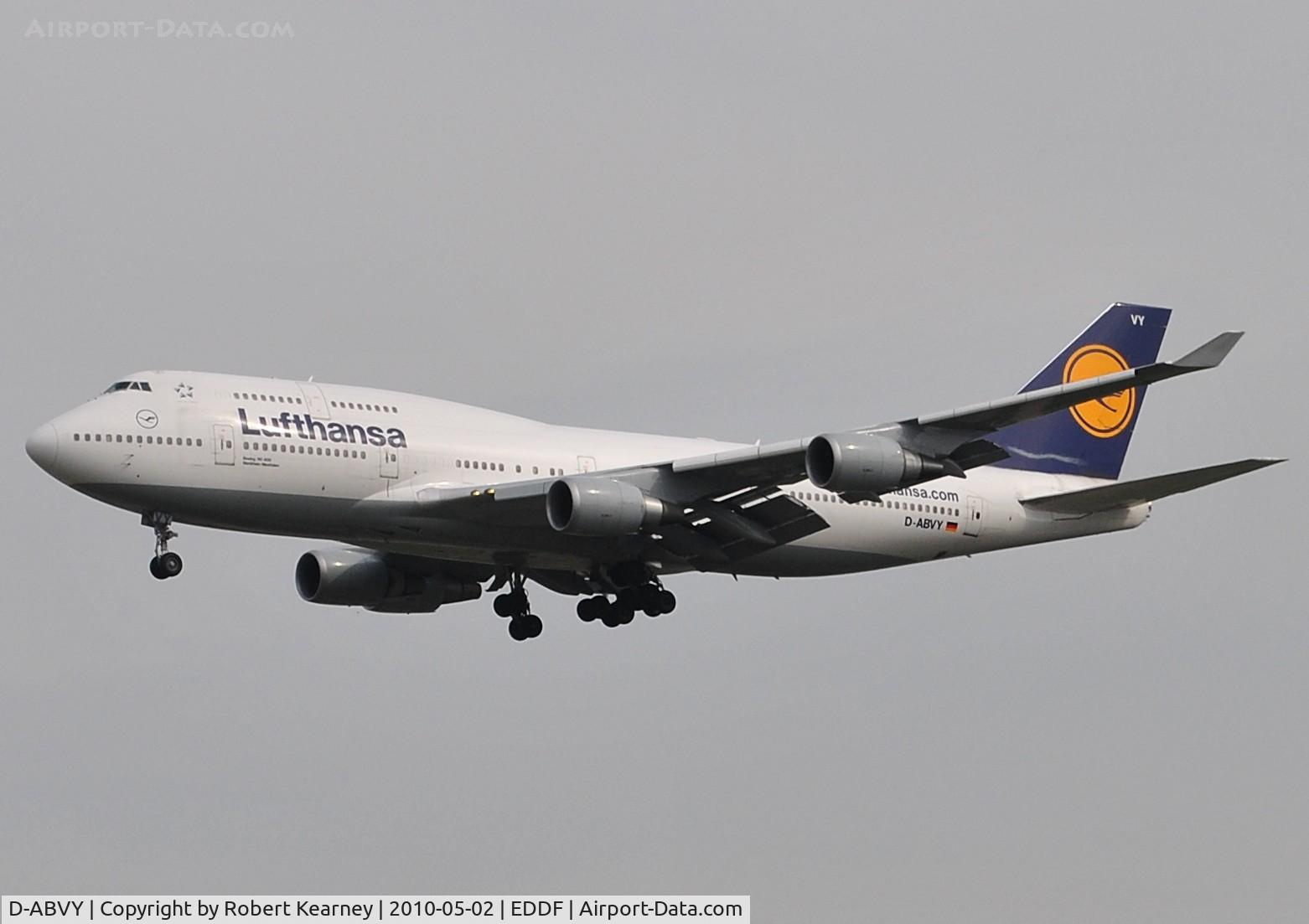 D-ABVY, 2000 Boeing 747-430 C/N 29869, Lufthansa on short finals