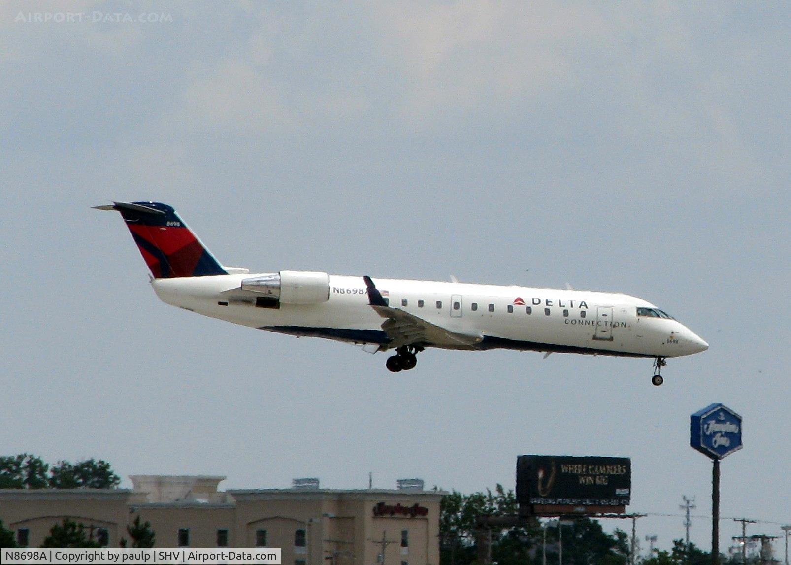 N8698A, 2002 Bombardier CRJ-200 (CL-600-2B19) C/N 7698, Landing at Shreveport Regional. Looks like new paint.