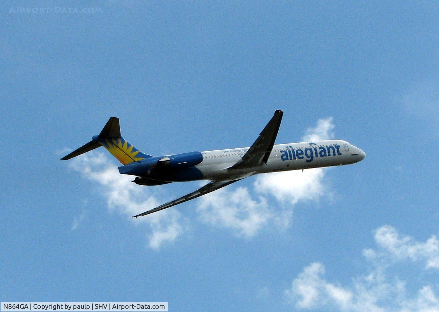 N864GA, 1989 McDonnell Douglas MD-83 (DC-9-83) C/N 49912, Off of 14 at Shreveport Regional.