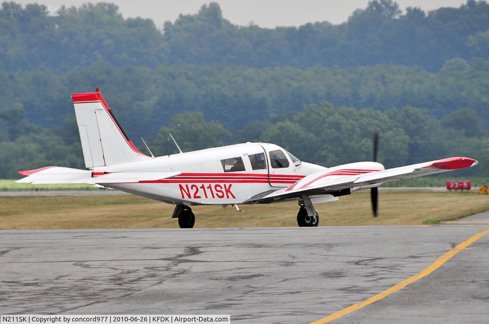 N211SK, 1971 Piper PA-34-200 C/N 34-7250056, Seen at KFDK on 6/26/2010