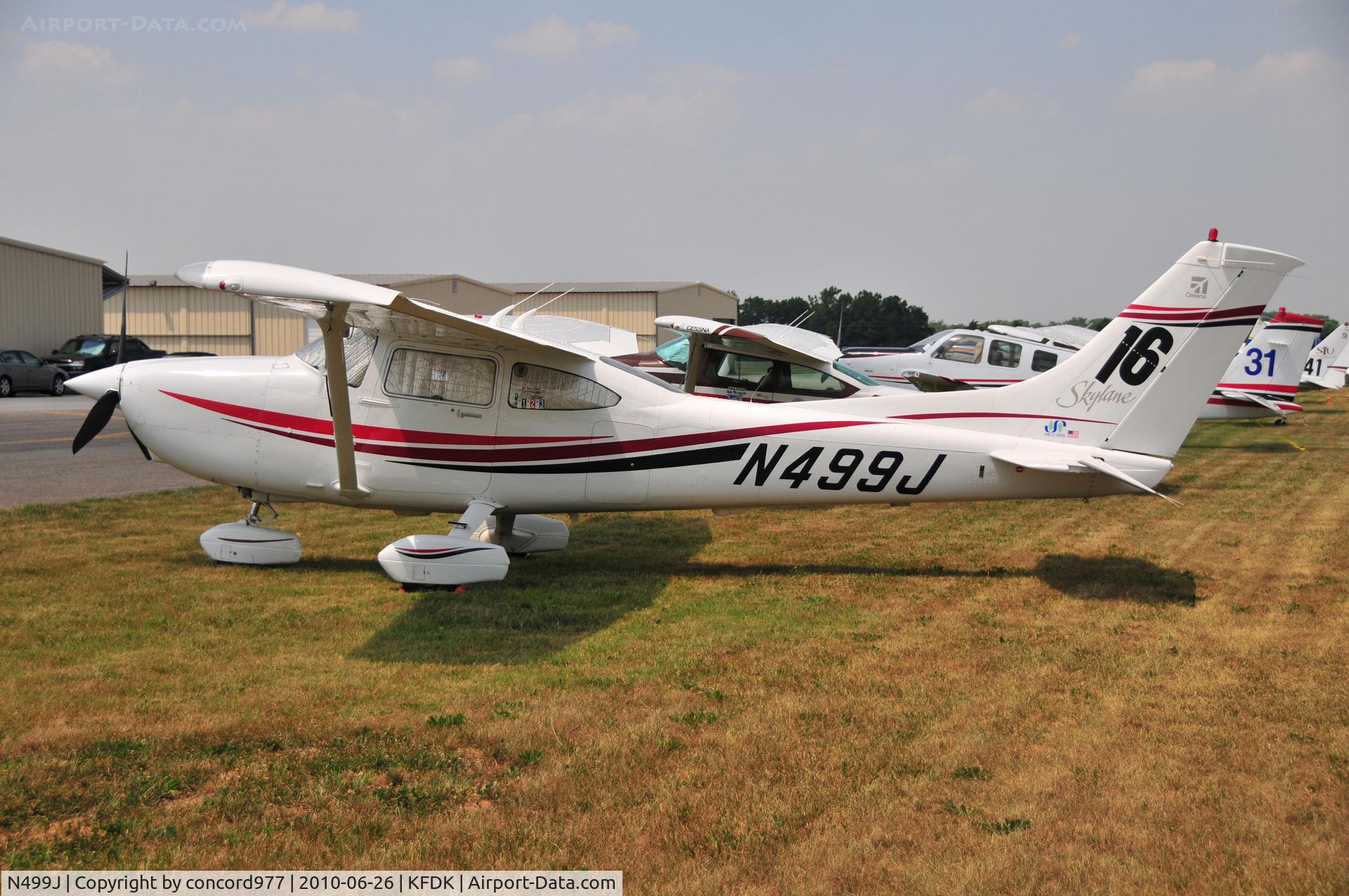 N499J, 1999 Cessna 182S Skylane C/N 18280545, Seen at KFDK on 6/26/2010