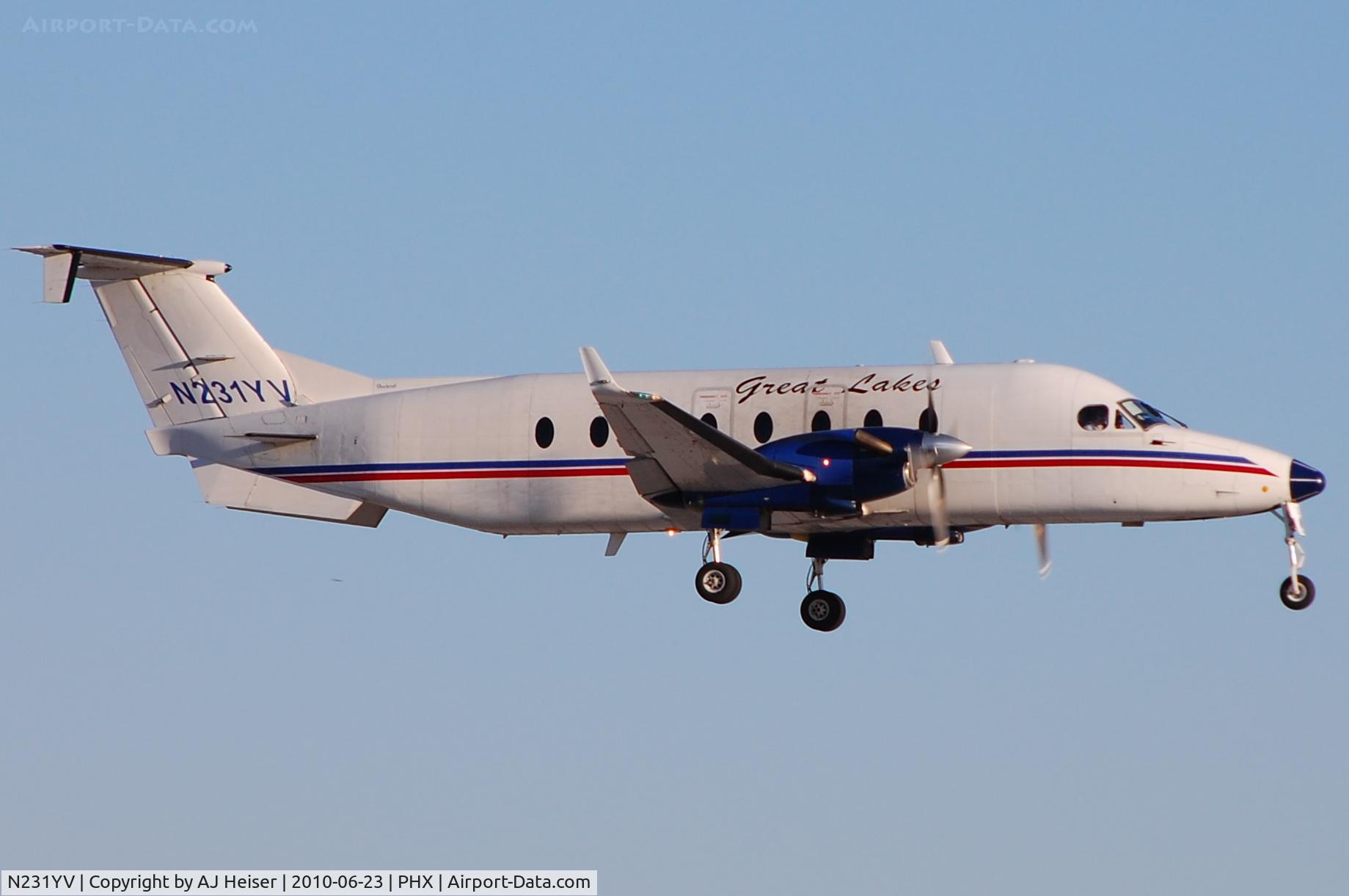 N231YV, 1996 Beech 1900D C/N UE-231, Short final rwy 26.