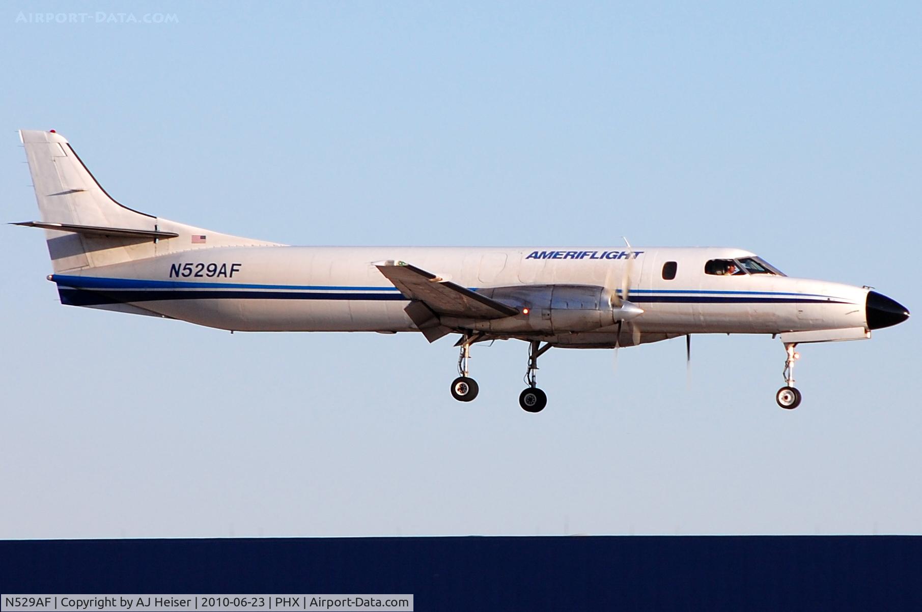 N529AF, 1989 Fairchild SA-227AC Metro III C/N AC752, Short final rwy 26.