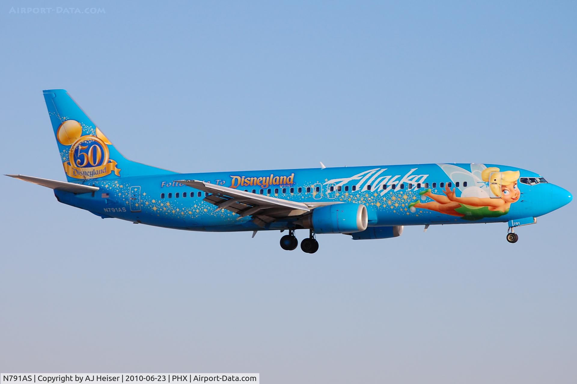 N791AS, 1997 Boeing 737-490 C/N 28886, Short final rwy 26.