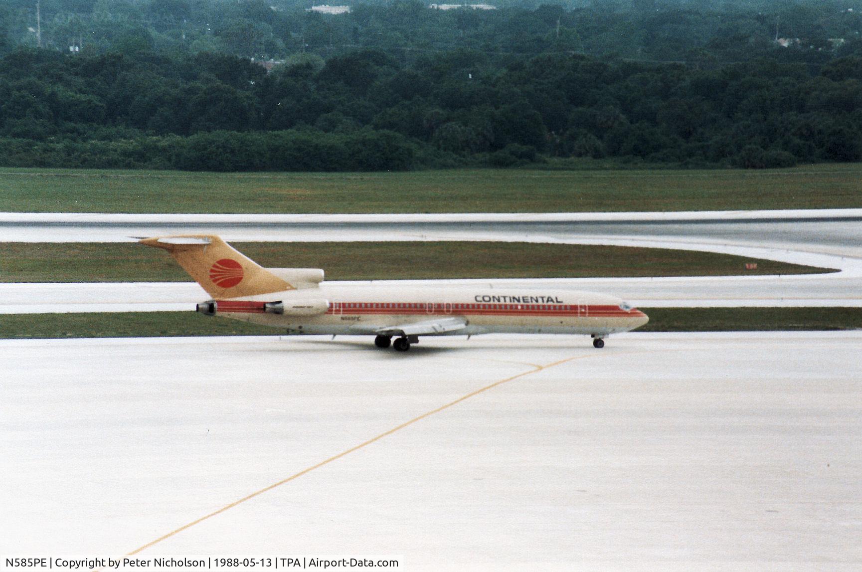N585PE, 1981 Boeing 727-243 C/N 22167, Boeing 727-243 of Continental Airlines taxying to the terminal at Tampa in May 1988.