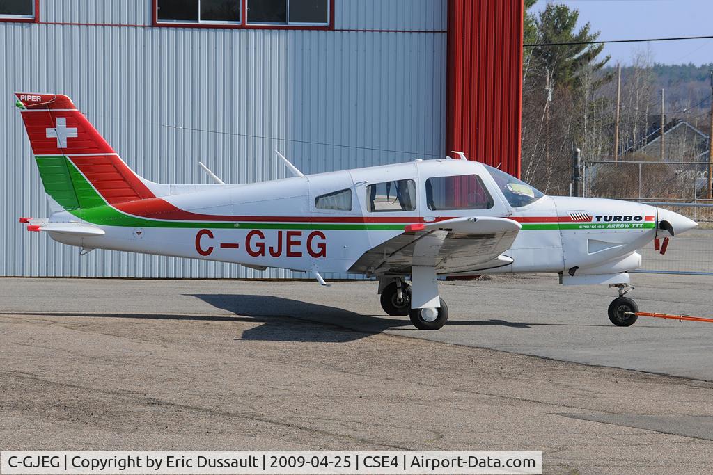 C-GJEG, 1977 Piper PA-28R-201T Cherokee Arrow III C/N 28R-7703205, C-GJEG before moving to CYQB.