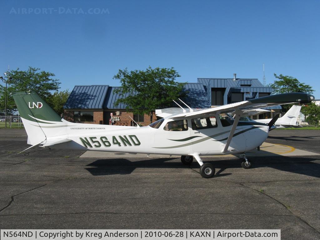 N564ND, 2008 Cessna 172S C/N 172S10791, Cessna 172S Skyhawk from the University of North Dakota.