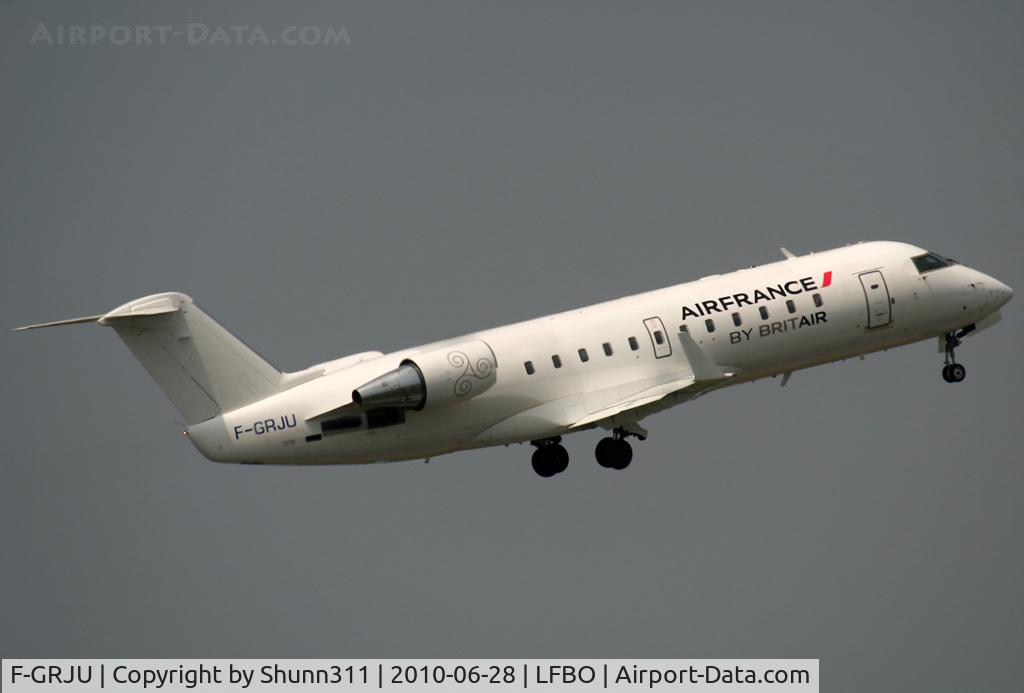 F-GRJU, 1997 Canadair CRJ-100ER (CL-600-2B19) C/N 7162, Taking off rwy 32L