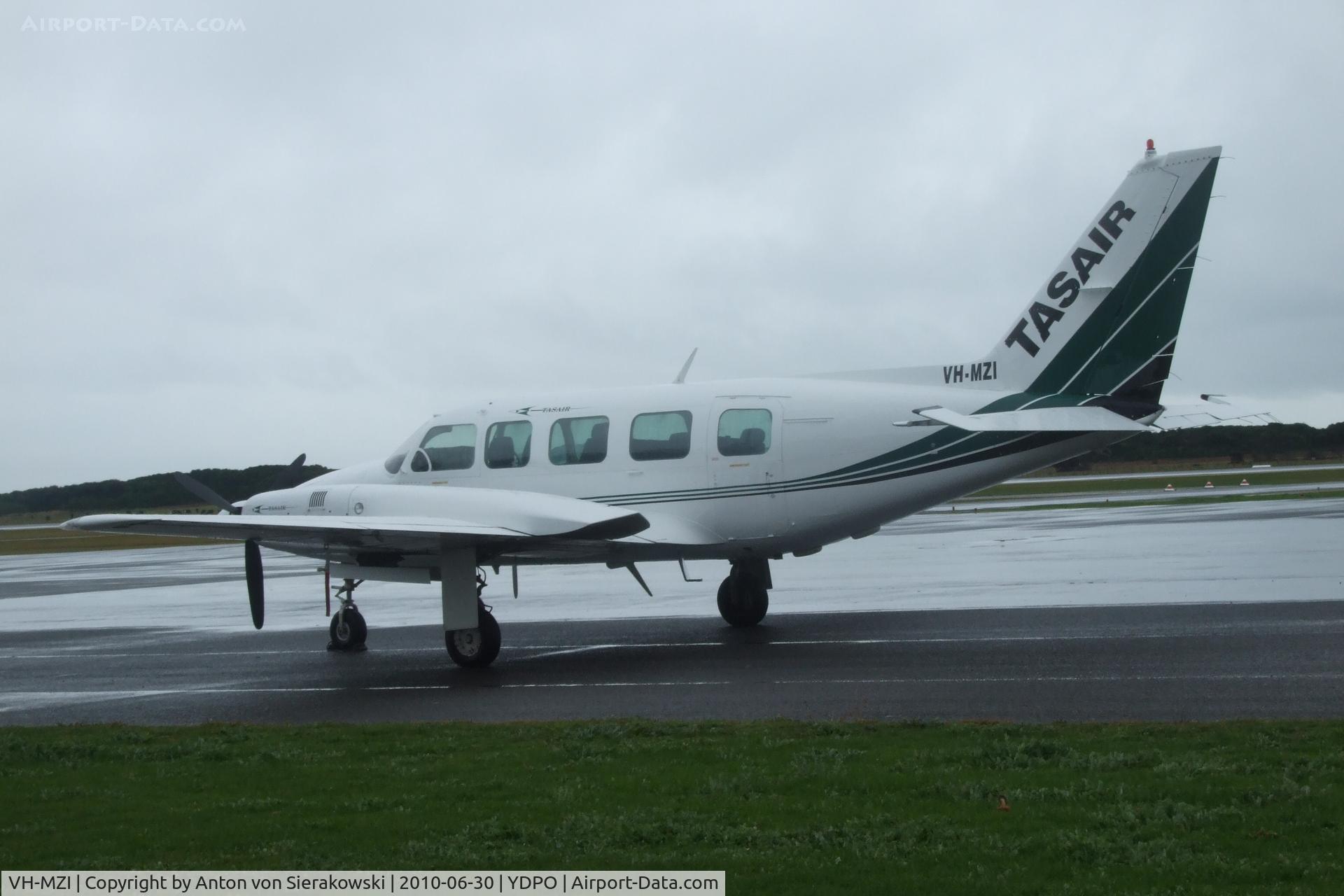 VH-MZI, 1981 Piper PA-31-350 Chieftain C/N 31-8152131, VH-MZI @ YDPO Piper PA-31-350 Operator Tas-air SN: 31-8152131 1st reg in AU: 26 Nov 1987 (Used to have Blue/Grey stripes)