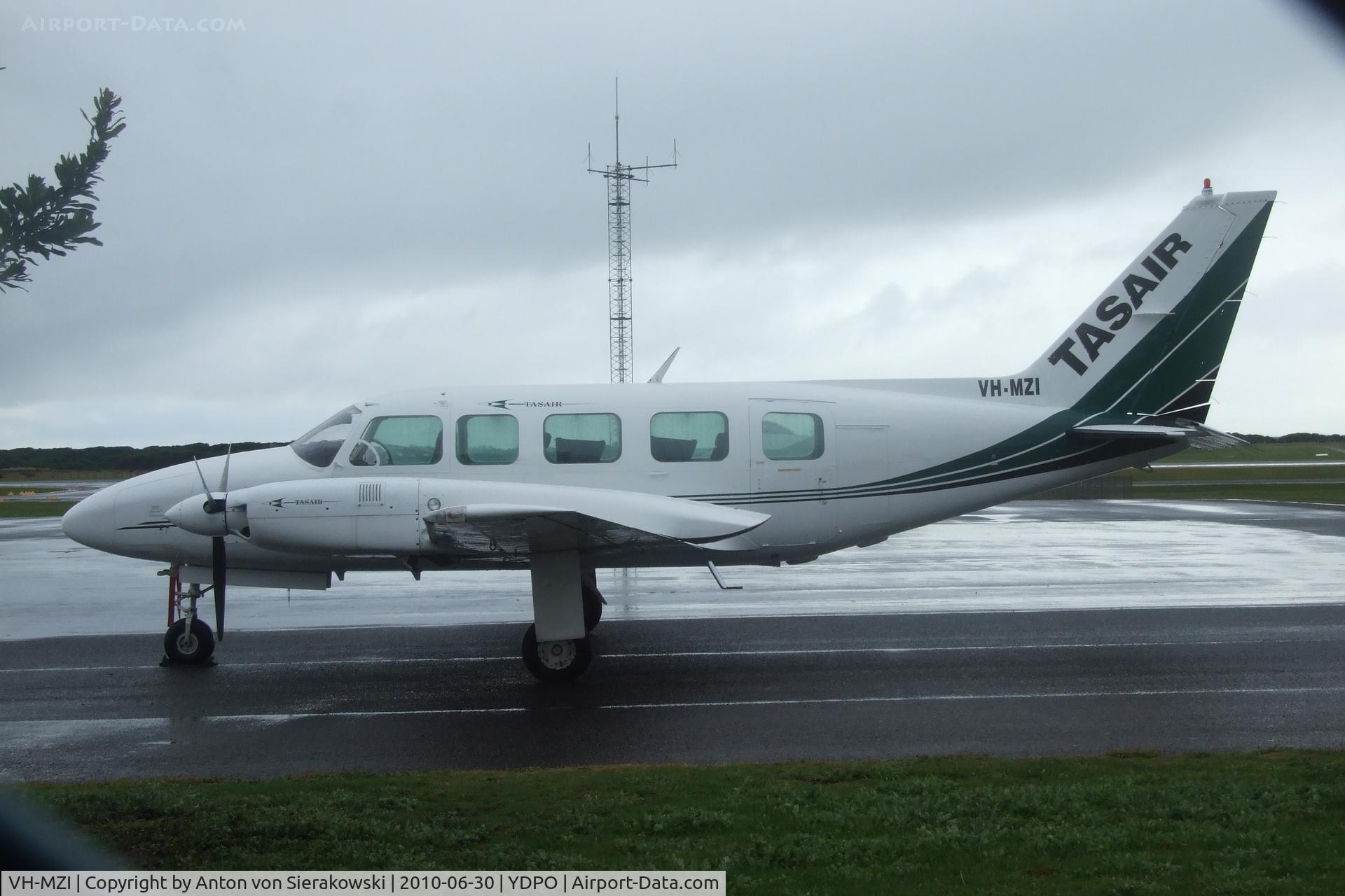 VH-MZI, 1981 Piper PA-31-350 Chieftain C/N 31-8152131, VH-MZI @ YDPO Piper PA-31-350 Operator Tas-air
SN: 31-8152131 1st reg in AU: 26 Nov 1987 (Used to have Blue/Grey stripes)