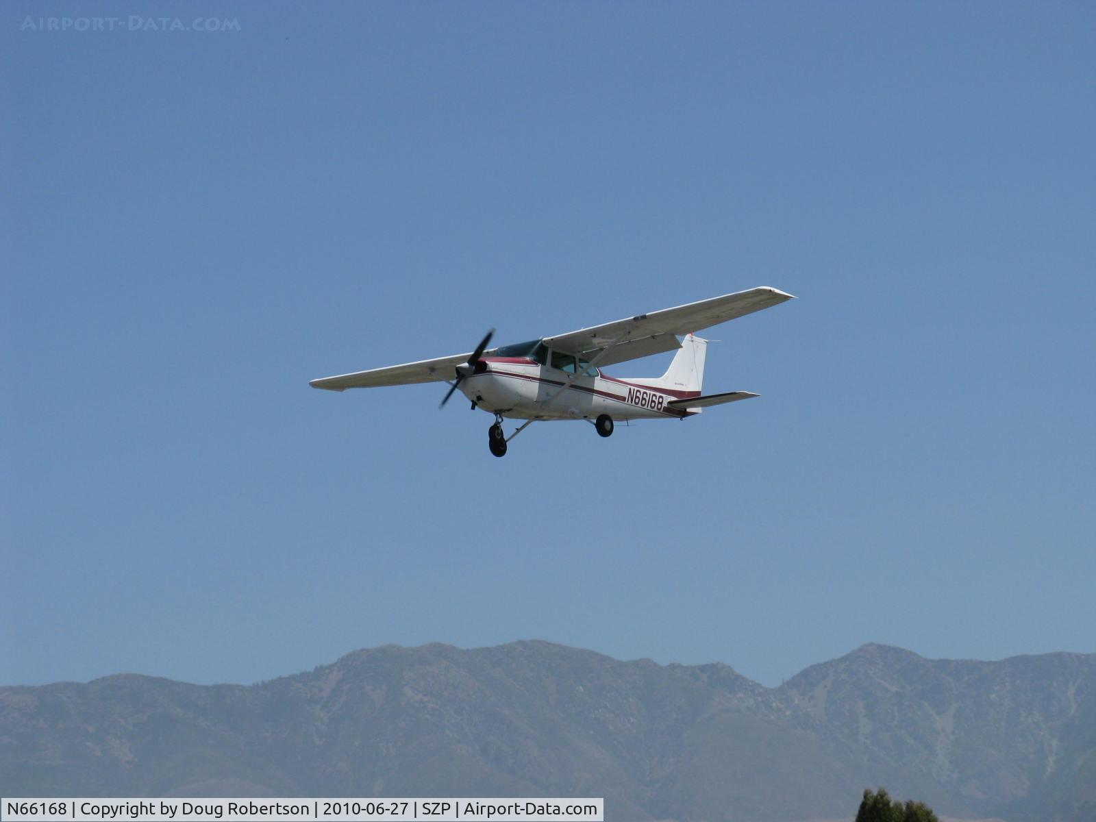 N66168, 1983 Cessna 172P C/N 17275974, 1983 Cessna 172P SKYHAWK II, Lycoming O-320-D2J 160 Hp, on final Rwy 22