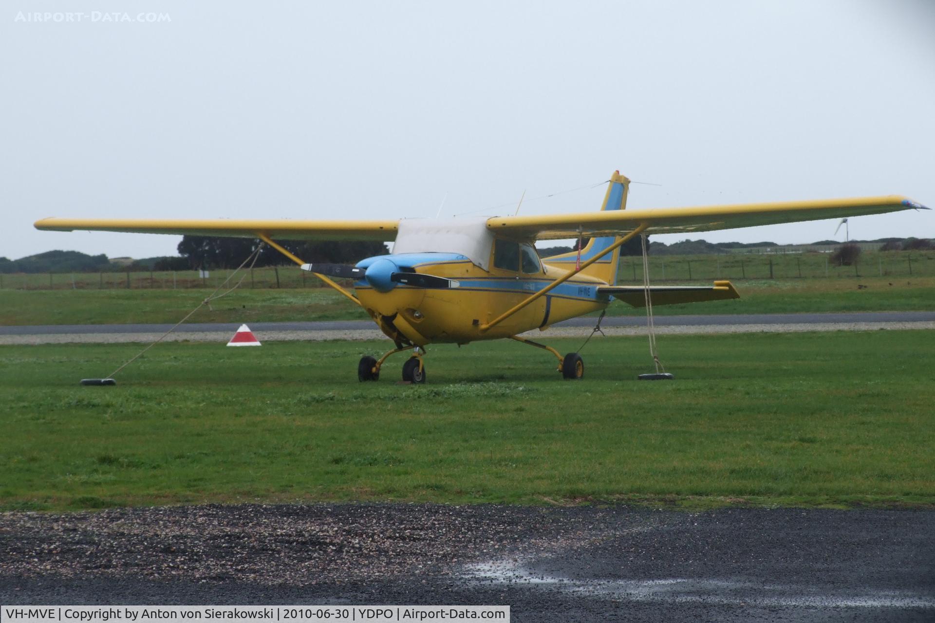 VH-MVE, Cessna 172RG Cutlass RG C/N 172RG0082, VH-MVE @ YDPO Cessna 172RG
SN: 172RG0082 1st reg au: 06 Nov 1980