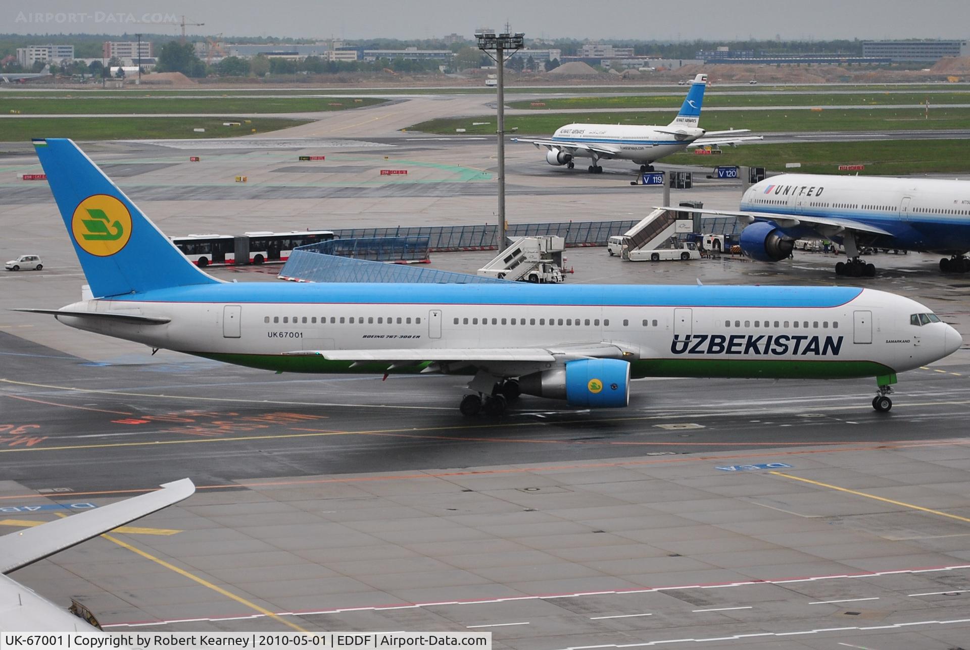 UK-67001, 1996 Boeing 767-300/ER C/N 28370, Uzbekistan heading to stand as United B777 waits for push-back