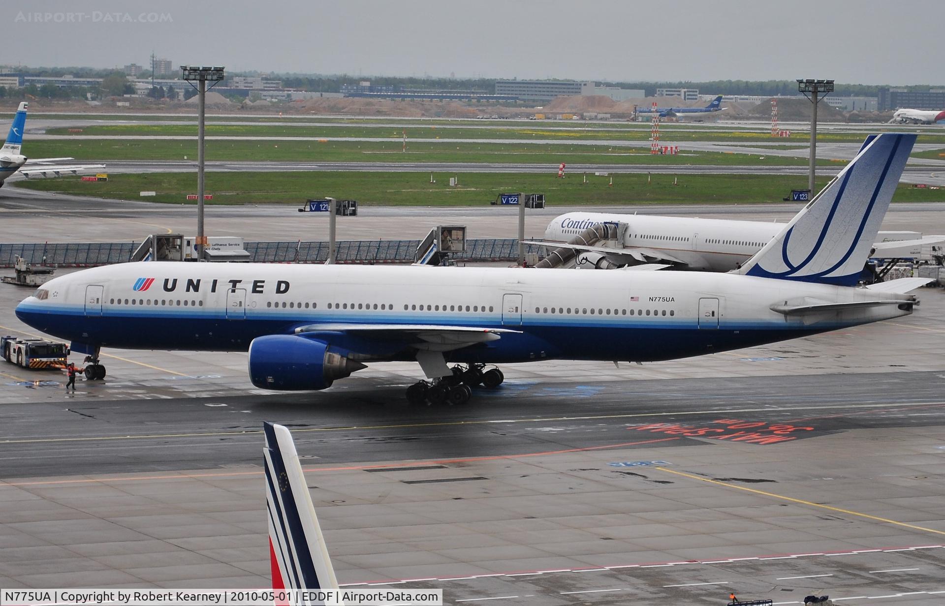 N775UA, 1995 Boeing 777-222 C/N 26947, United on push-back