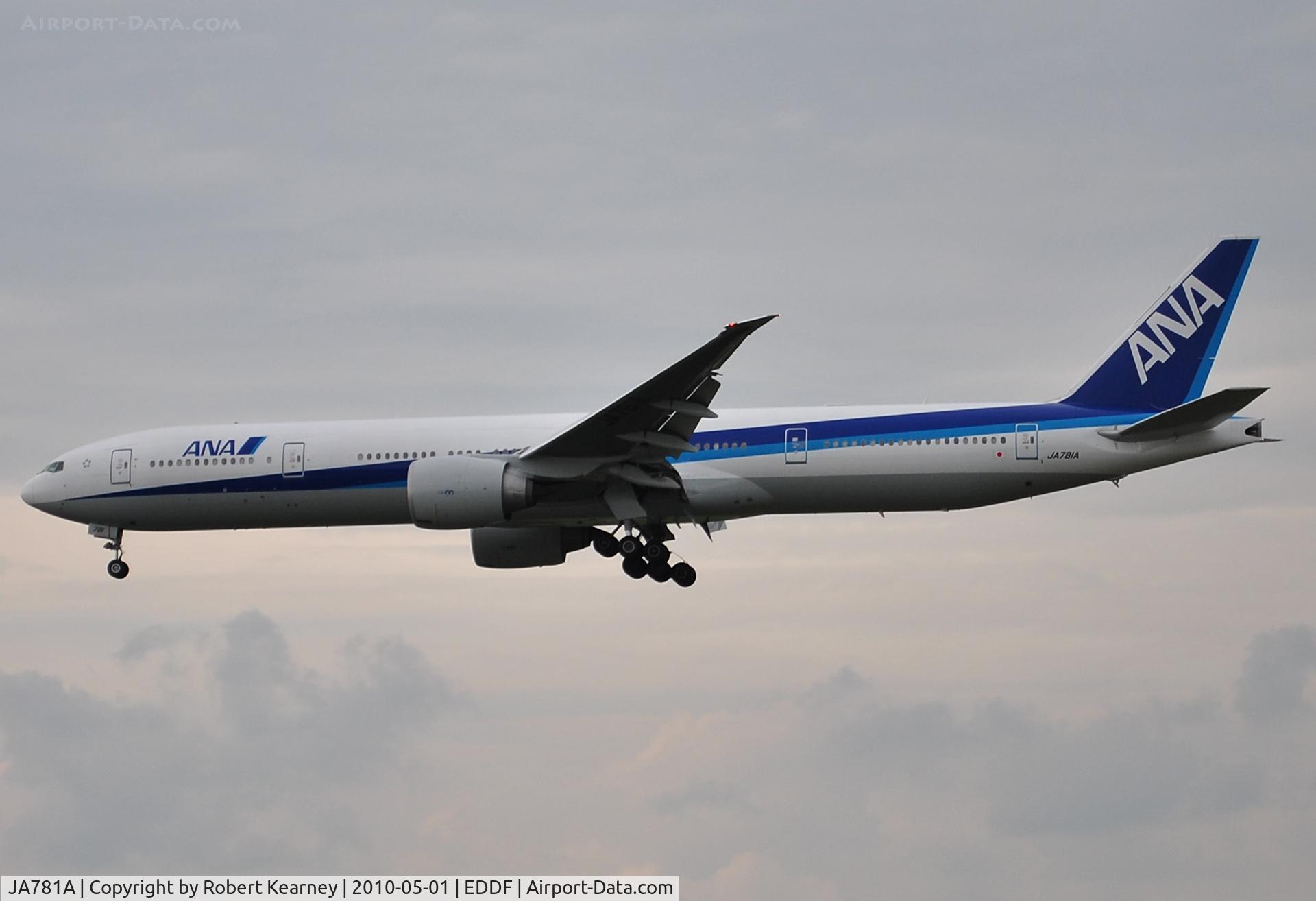 JA781A, 2007 Boeing 777-381/ER C/N 27041, ANA on short finals