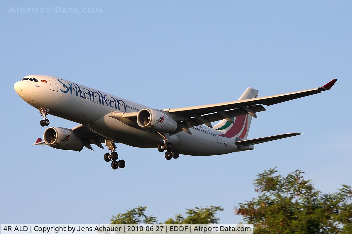 4R-ALD, 1999 Airbus A330-243 C/N 313, Approaching rwy07R
