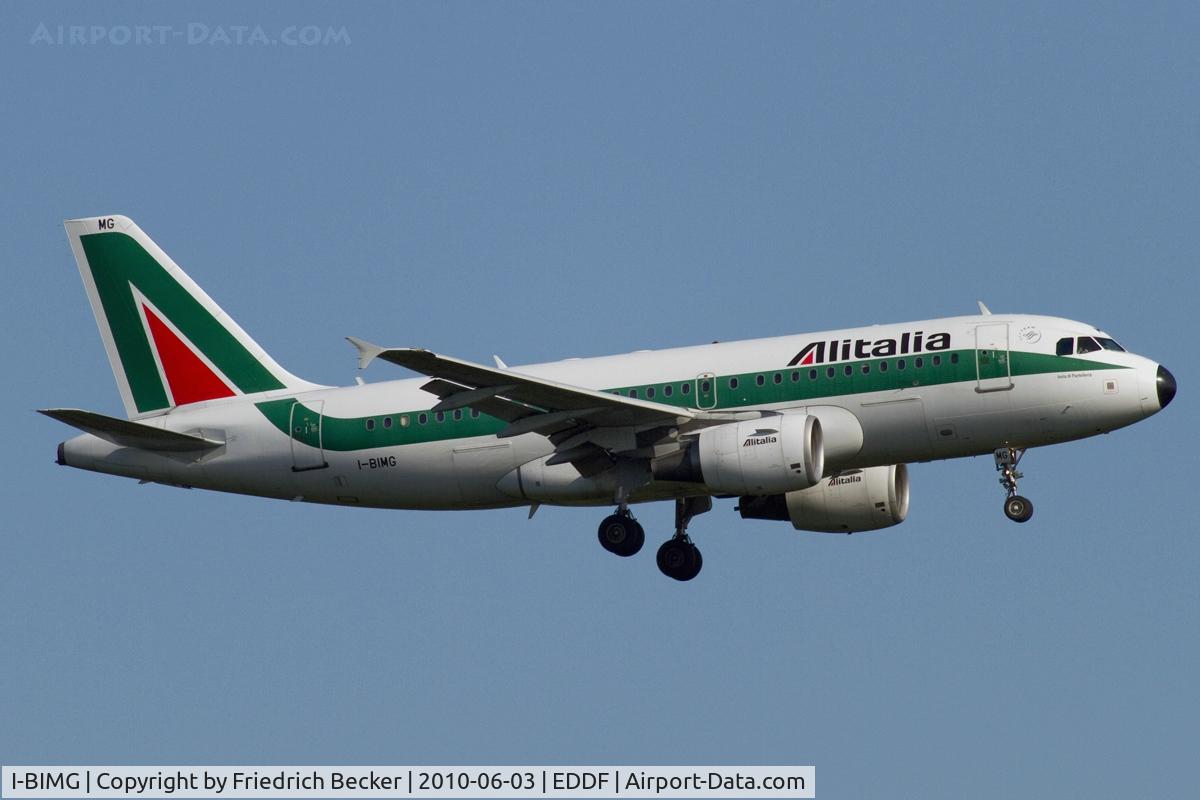 I-BIMG, 2003 Airbus A319-112 C/N 2086, short final RW07R
