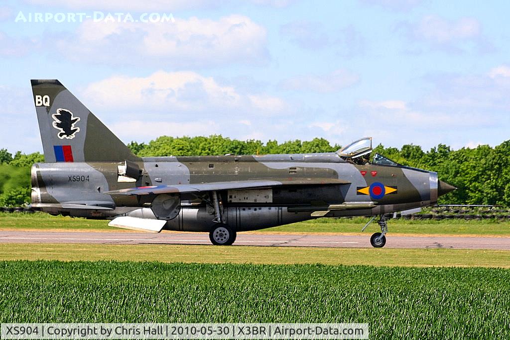 XS904, 1966 English Electric Lightning F.6 C/N 95250, after its fast taxy run