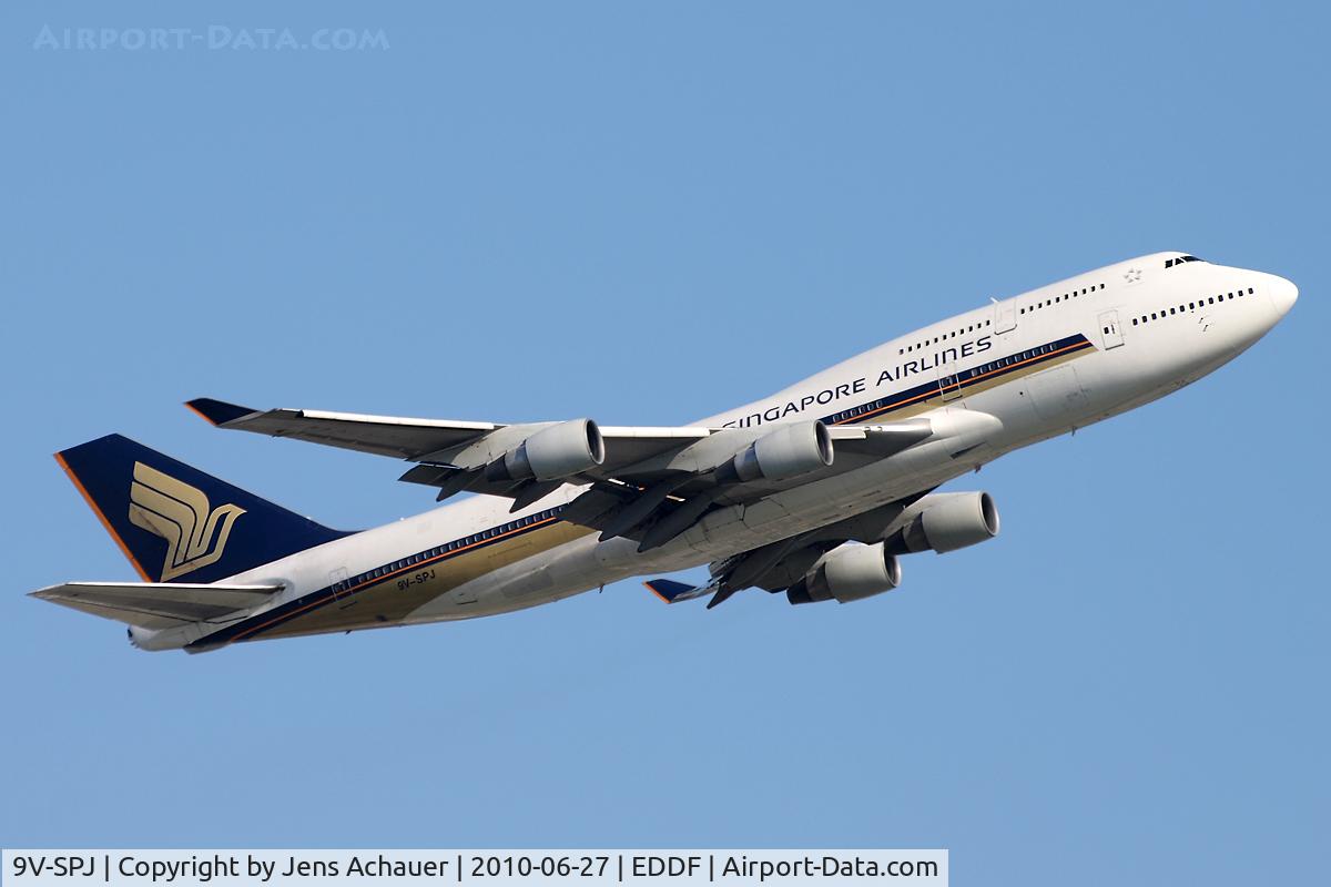 9V-SPJ, 1996 Boeing 747-412 C/N 26556, Take off to JFK