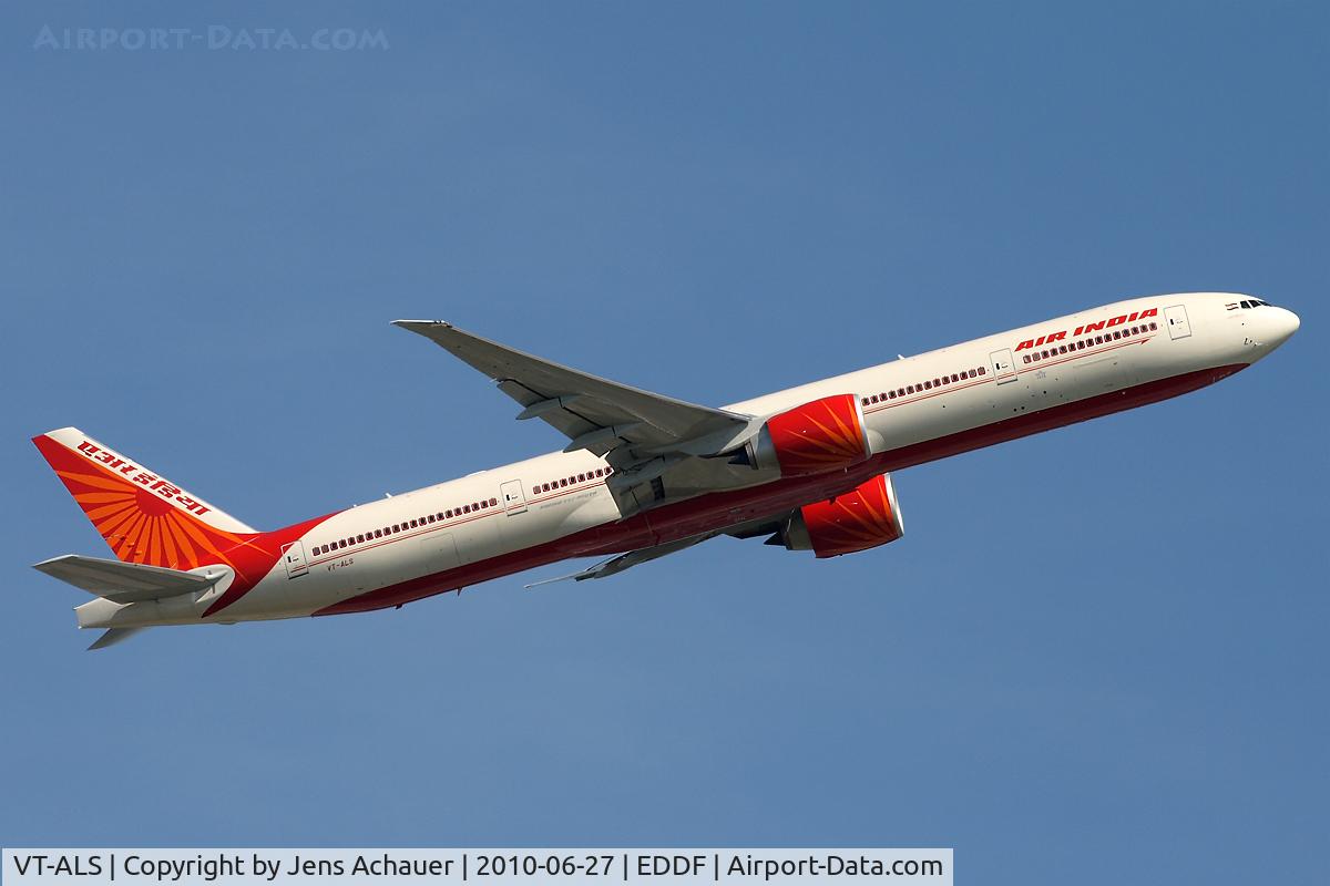 VT-ALS, 2010 Boeing 777-337/ER C/N 36317, seconds after take-off from rwy 07L