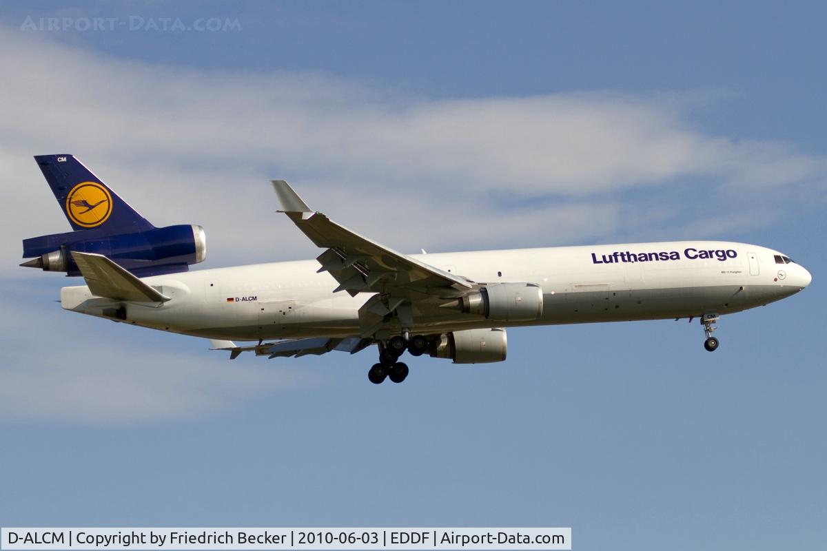 D-ALCM, 2001 McDonnell Douglas MD-11F C/N 48805, short final RW07R