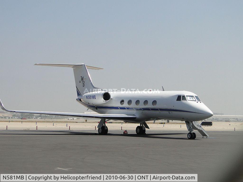 N581MB, 1972 Grumman G-1159 Gulfstream II C/N 109, Parked awaiting passengers to arrive