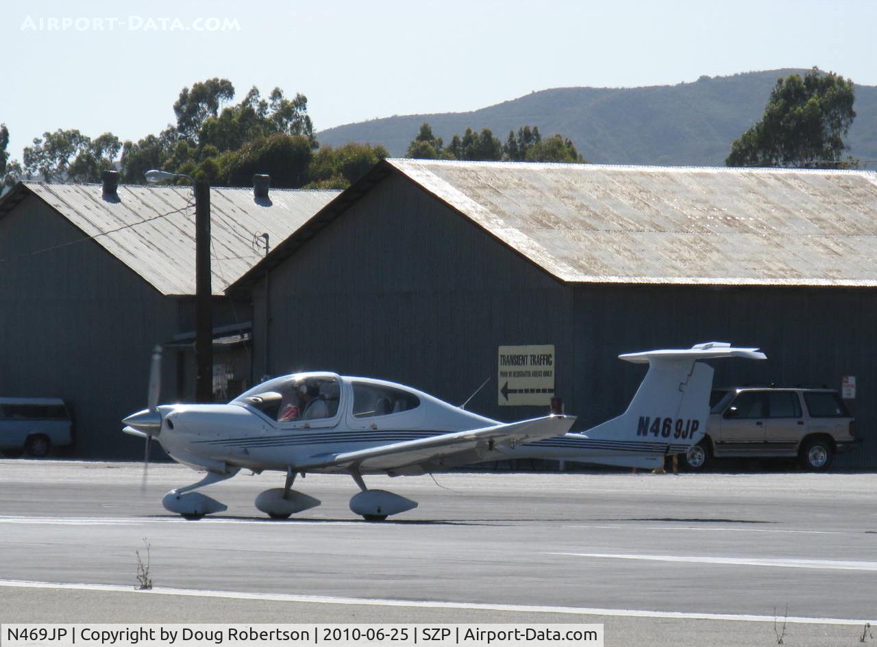 N469JP, Diamond DA-40 Diamond Star C/N 40.469, Diamond Aircraft Ind. DA-40 DIAMOND STAR, Lycoming IO-360-M1A 180 Hp, taking the active