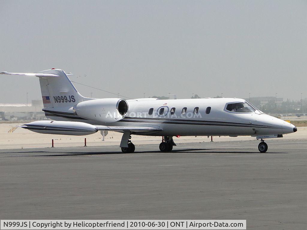 N999JS, 1979 Gates Learjet 35A C/N 277, Preparing to taxi to runway 26L for take off