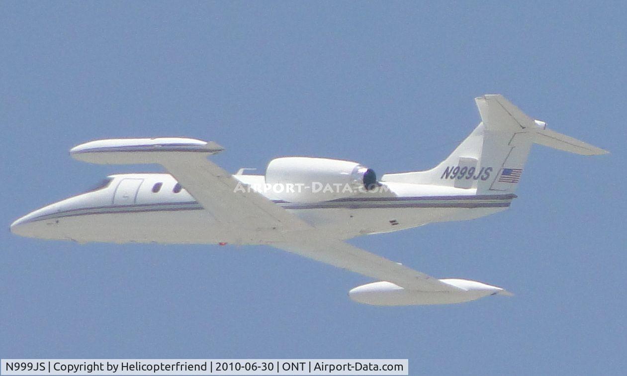 N999JS, 1979 Gates Learjet 35A C/N 277, Outbound and climbing from 26R