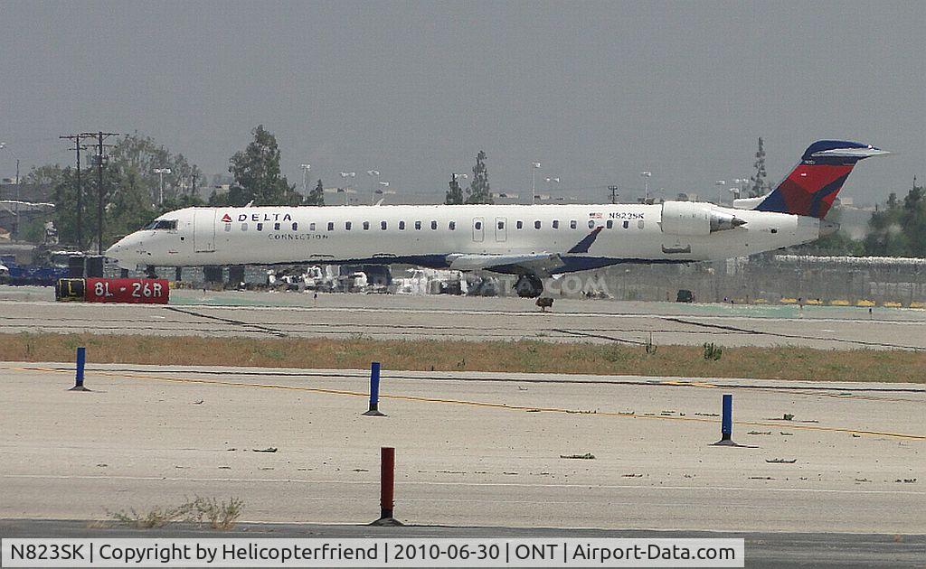 N823SK, 2008 Bombardier CRJ-900ER (CL-600-2D24) C/N 15205, Delta Connection flown by Skywest, rolling out and preparing to taxi back to terminal