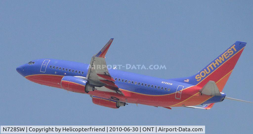 N728SW, 1999 Boeing 737-7H4 C/N 27860, After picking up passengers, wheels up and headed westbound from runway 26R