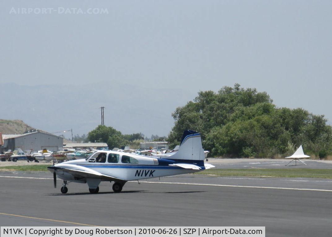 N1VK, 1960 Beech B95 Travel Air C/N TD-403, 1960 Beech B95 TRAVEL AIR, two Lycoming O&VO-360s 180 Hp each, taxi off the active