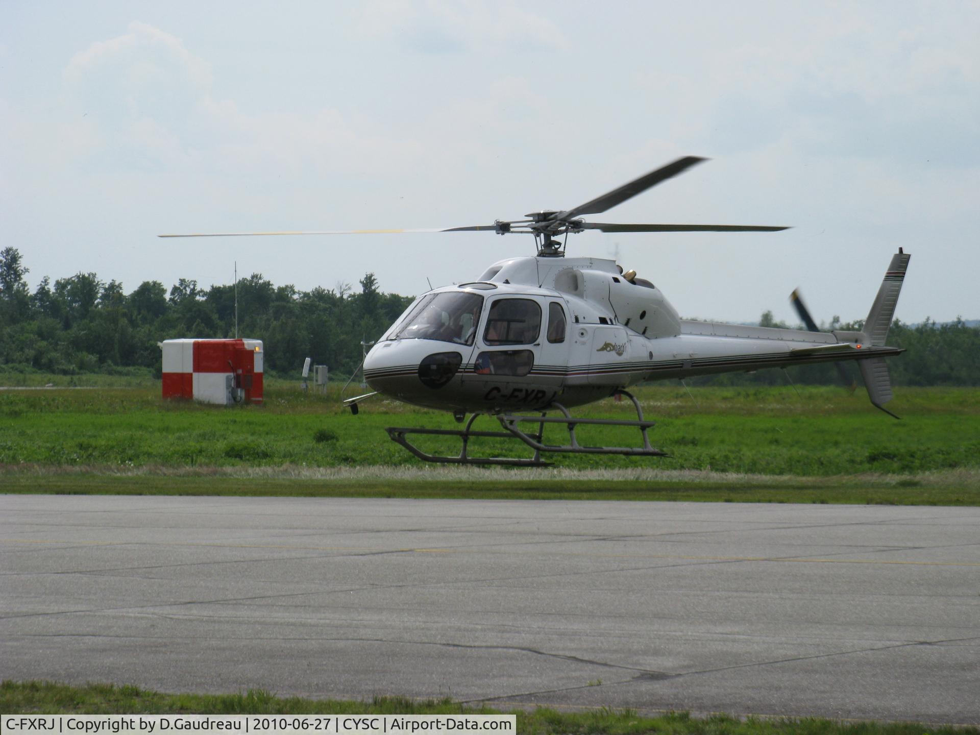 C-FXRJ, 1982 Aerospatiale AS-355F-2 Ecureuil 2 C/N 5122, Landing at CYSC