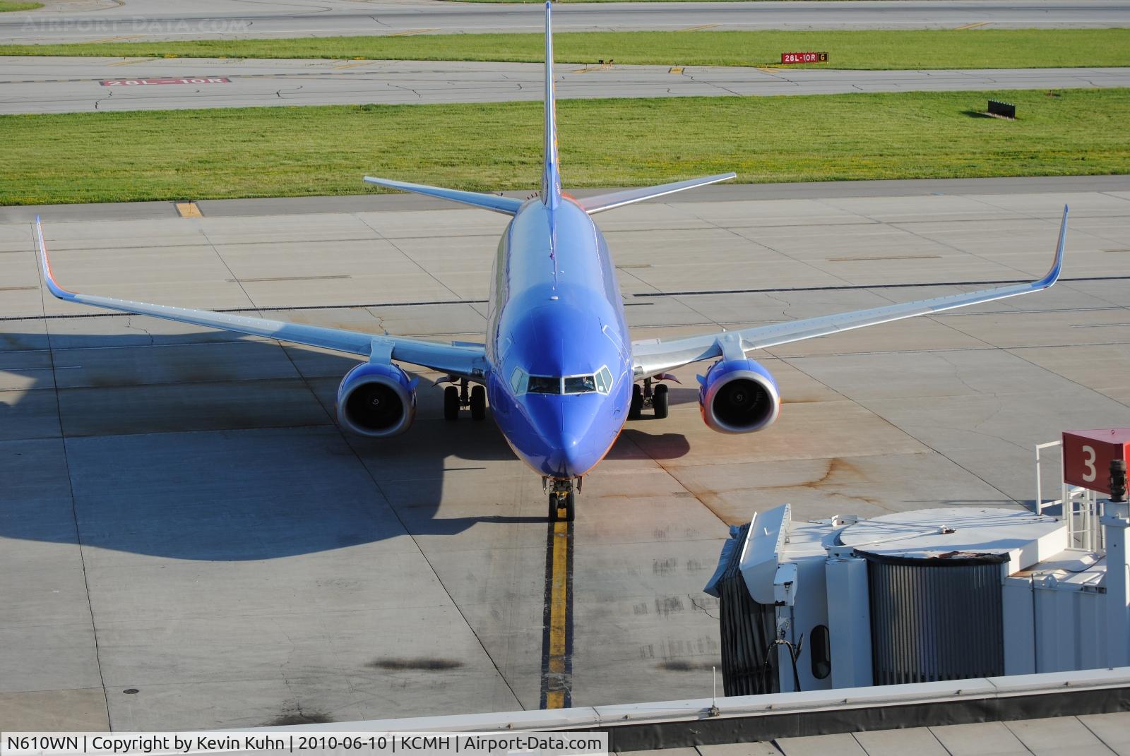 N610WN, 1995 Boeing 737-3H4 C/N 27696, preparing to taxi