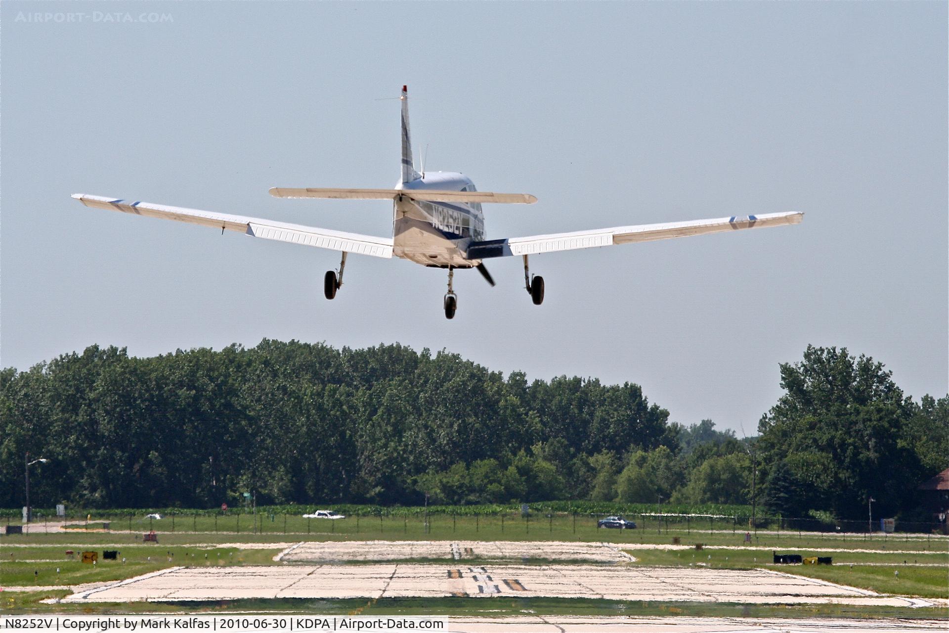 N8252V, 1980 Piper PA-28-161 C/N 28-8116010, TRAVEL EXPRESS AVIATION, Piper PA-28-161 Warrior on approach RWY 33 KDPA.