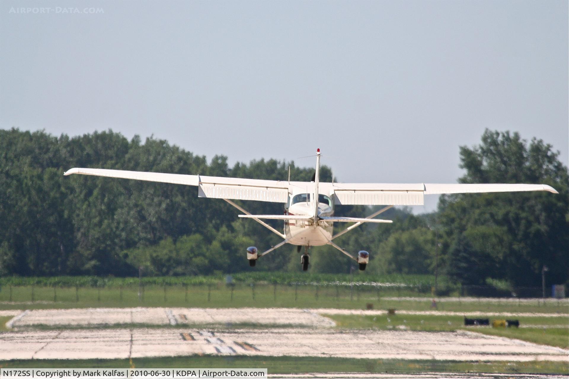 N172SS, 1972 Cessna 172L C/N 17260696, Illinois Aviation Academy/ FLYING W LEASING INC Cessna 172L N172SS, over the numbers RWY 33 KDPA.