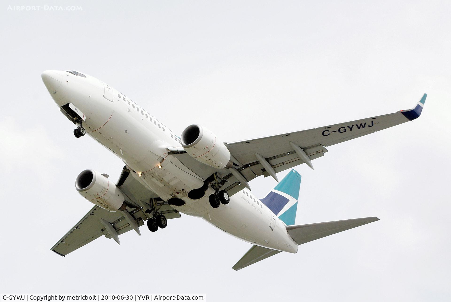 C-GYWJ, 2006 Boeing 737-7CT C/N 32772, Landing at YVR