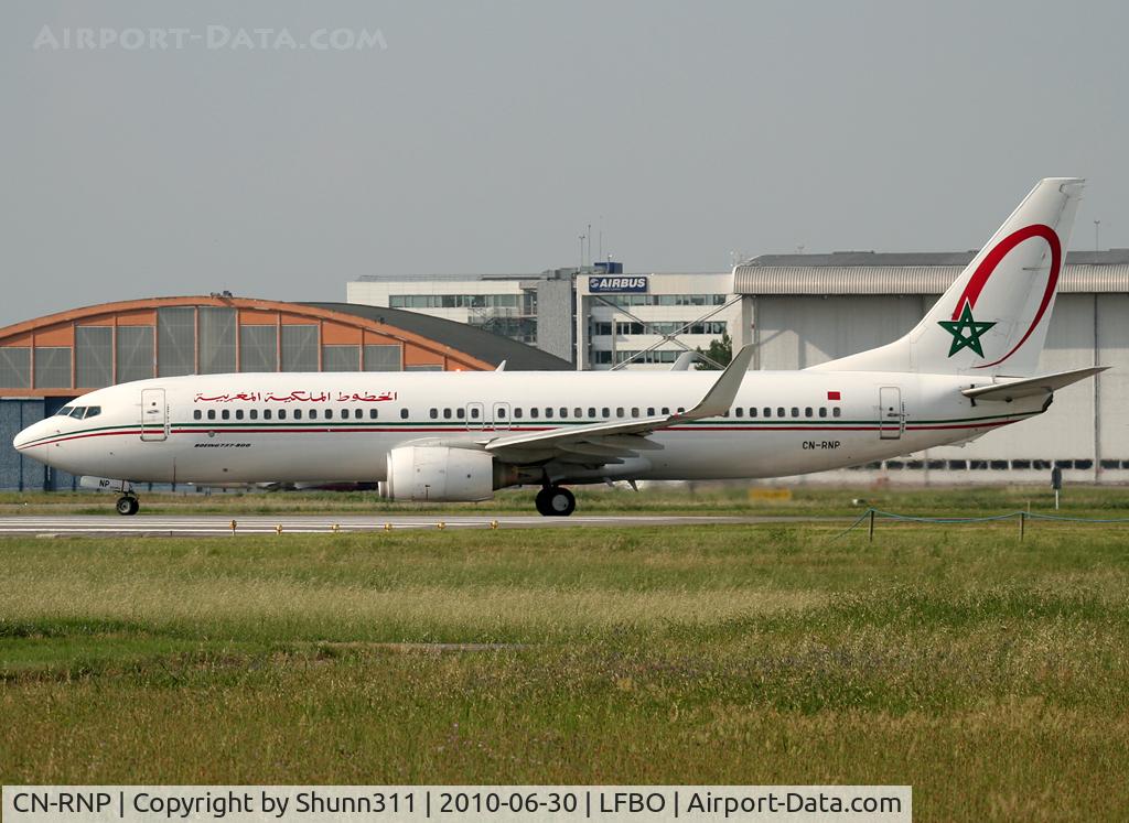 CN-RNP, 2000 Boeing 737-8B6 C/N 28983, Lining up rwy 32R for departure in new c/s