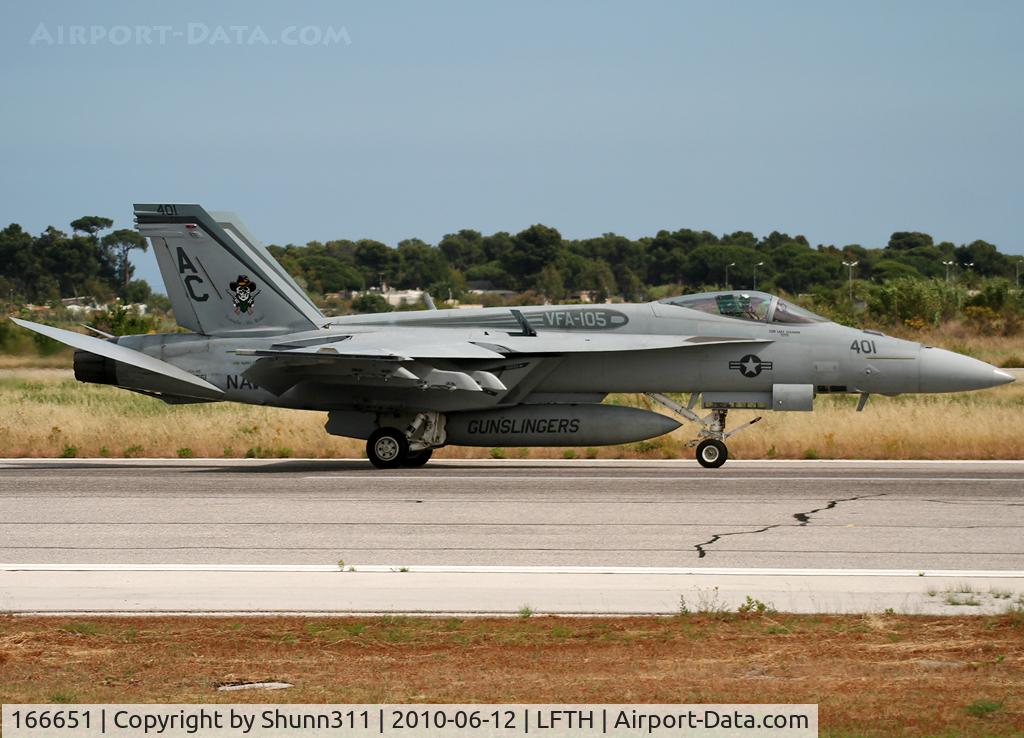 166651, Boeing F/A-18E Super Hornet C/N E114, Landing rwy 23... Coded as '401'
