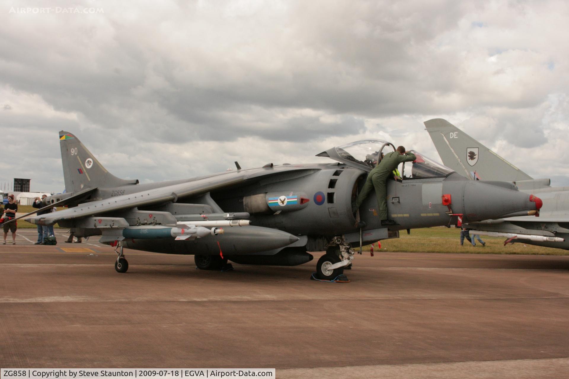 ZG858, 1991 British Aerospace Harrier GR.9 C/N P90, Taken at the Royal International Air Tattoo 2009