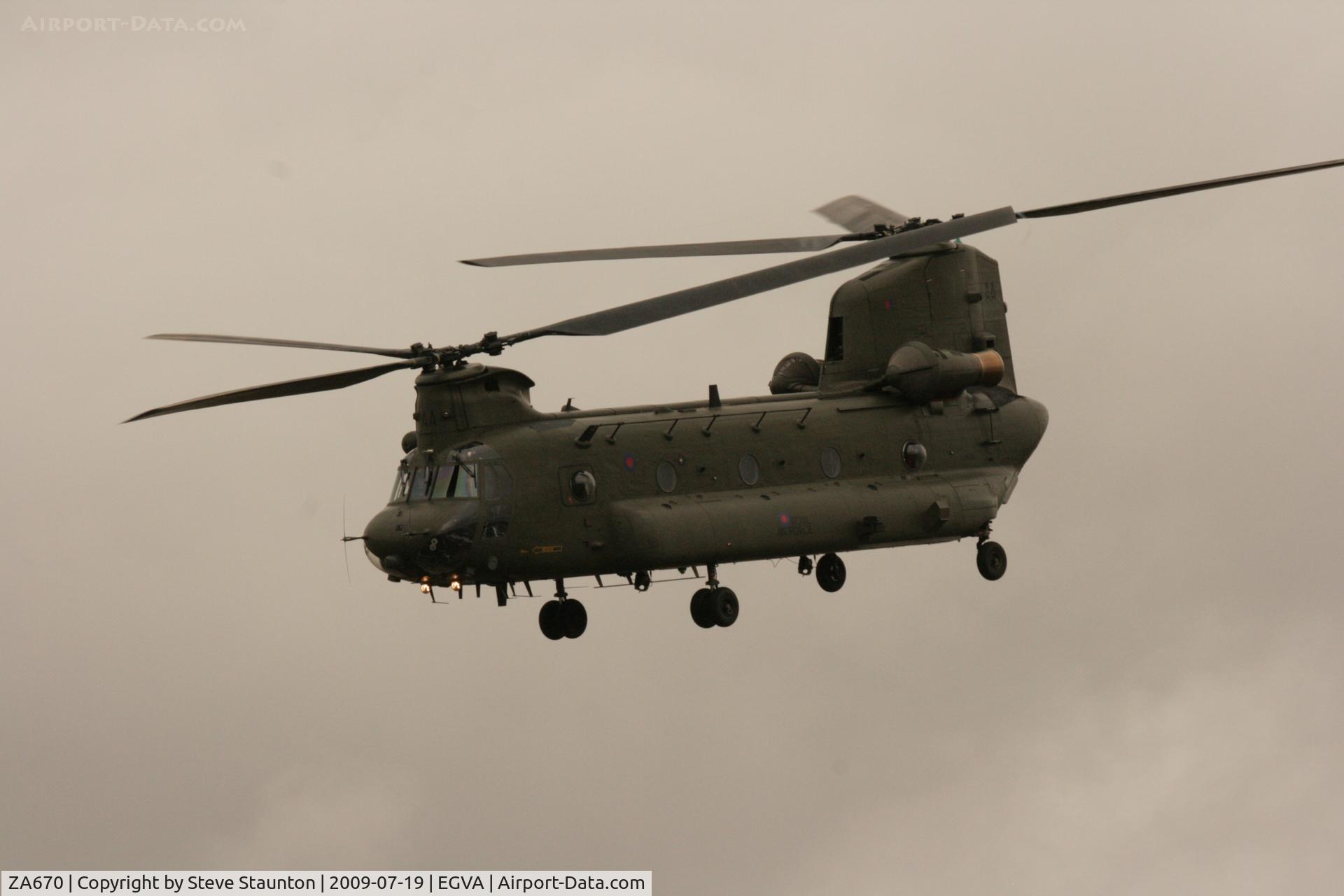 ZA670, Boeing Vertol Chinook HC.2 C/N M/A001/B-812/M7032, Taken at the Royal International Air Tattoo 2009