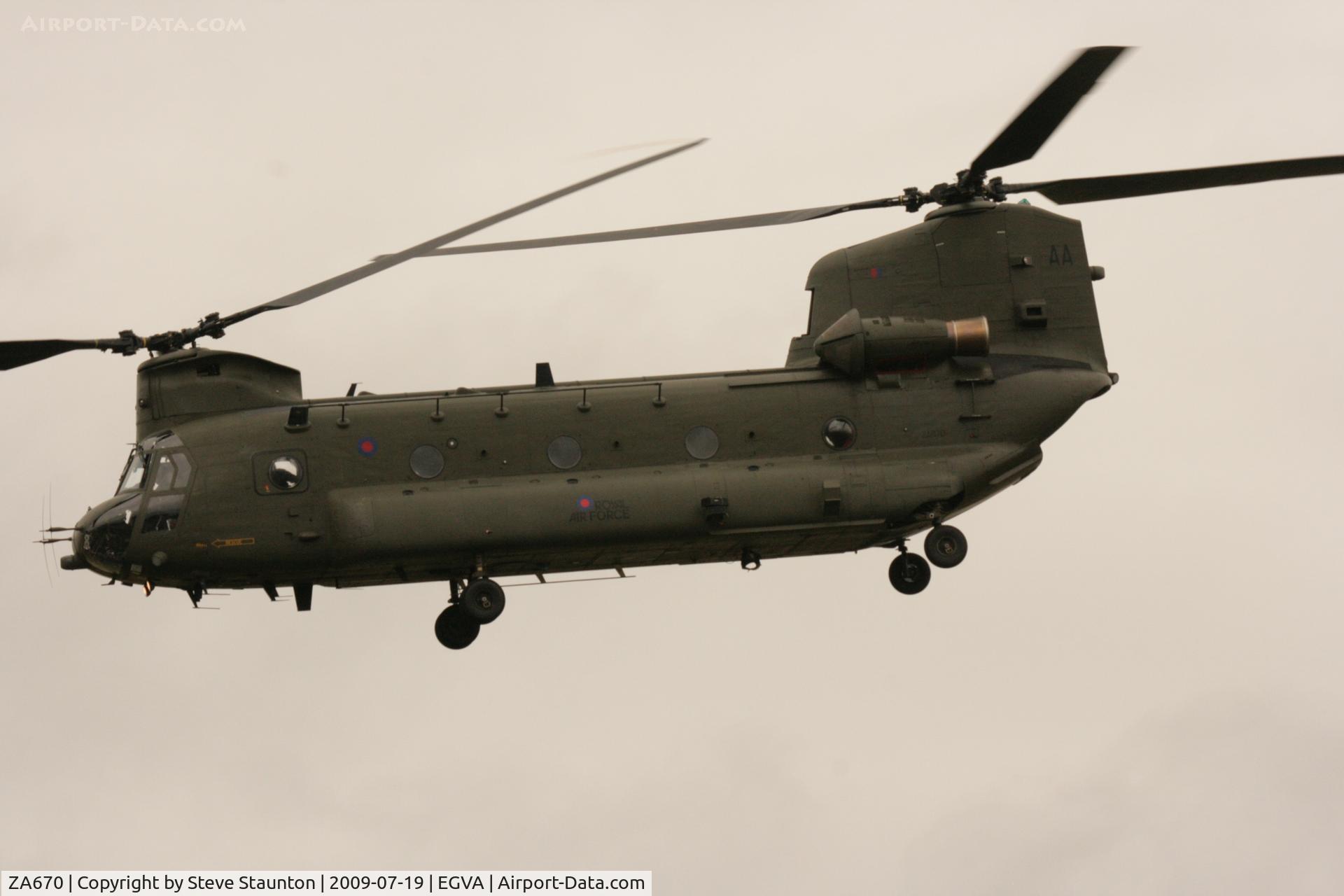 ZA670, Boeing Vertol Chinook HC.2 C/N M/A001/B-812/M7032, Taken at the Royal International Air Tattoo 2009