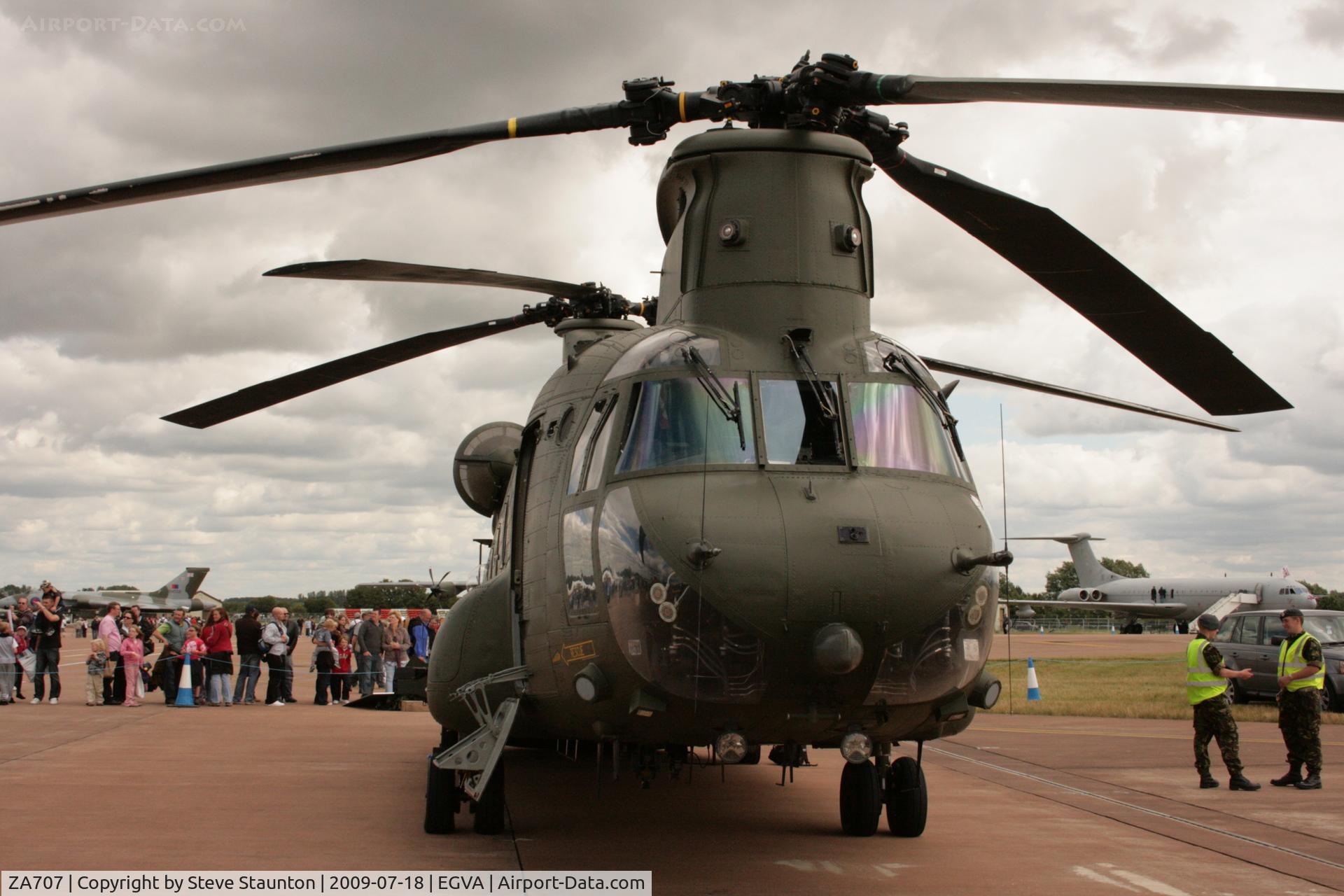 ZA707, Boeing Vertol Chinook HC.2 C/N M/A019/B-837/M7025, Taken at the Royal International Air Tattoo 2009