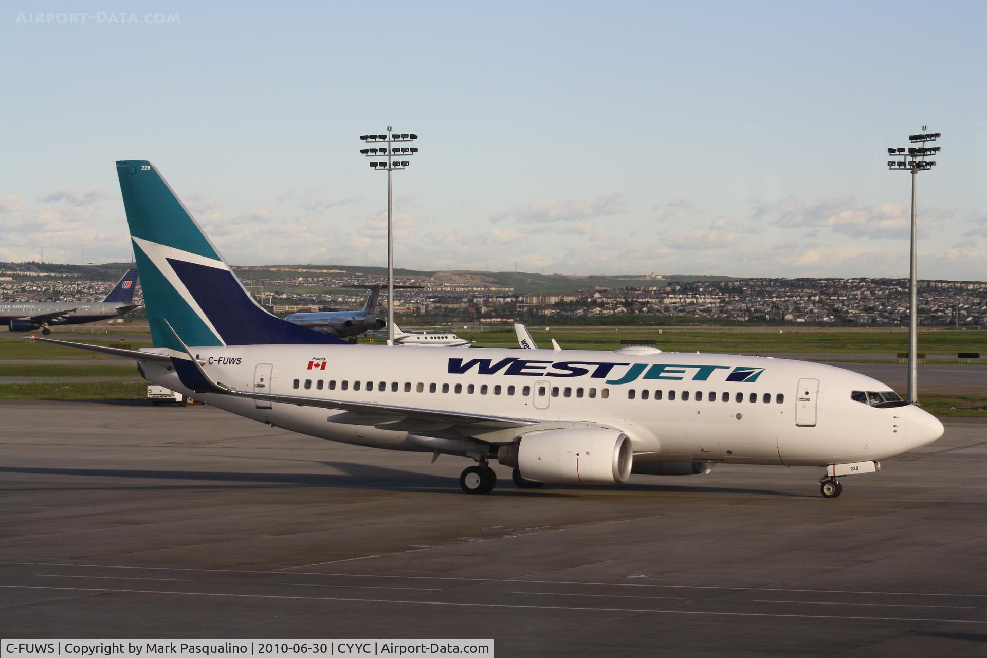 C-FUWS, 2004 Boeing 737-7CT C/N 32765, Boeing 737-700