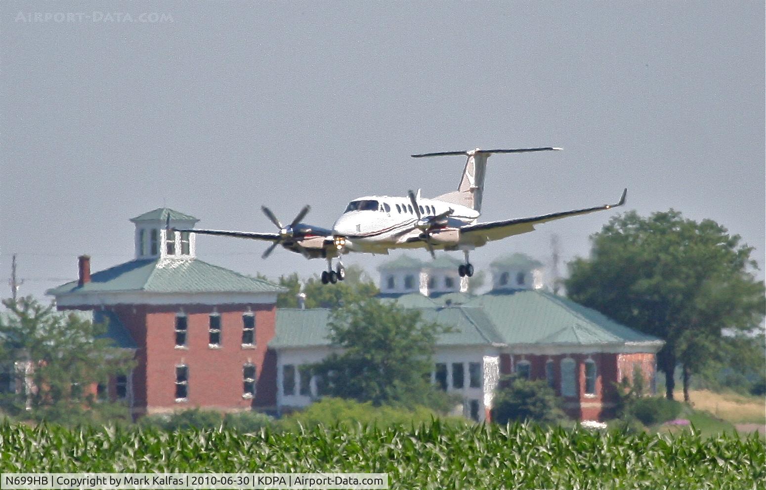 N699HB, 2010 Hawker Beechcraft 350 Super King Air (B300) C/N FL-699, HAWKER BEECHCRAFT CORP Super King Air 350, N399HB arriving 2L KDPA from KICT.