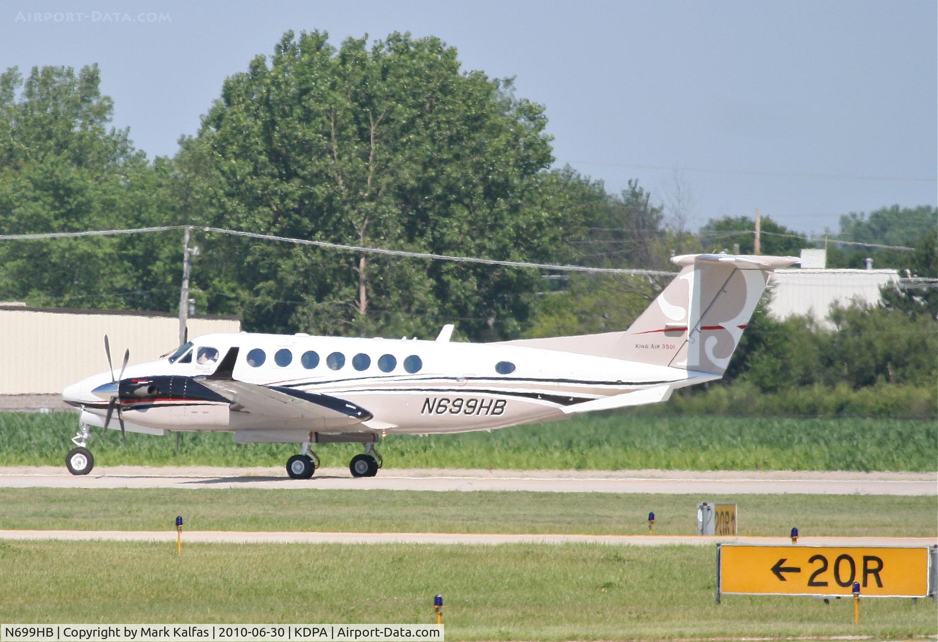N699HB, 2010 Hawker Beechcraft 350 Super King Air (B300) C/N FL-699, HAWKER BEECHCRAFT CORP Super King Air 350, N399HB arriving 2L KDPA from KICT